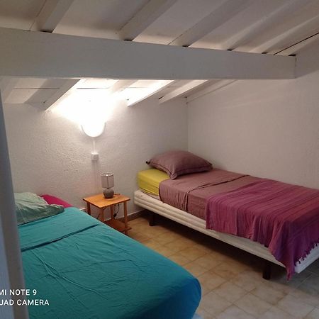 Gites Le Pressoir Vias Bagian luar foto