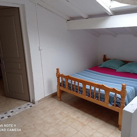 Gites Le Pressoir Vias Bagian luar foto