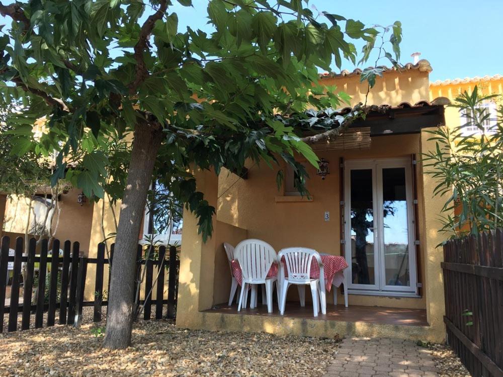 Gites Le Pressoir Vias Bagian luar foto