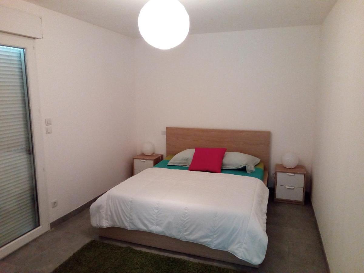 Gites Le Pressoir Vias Bagian luar foto