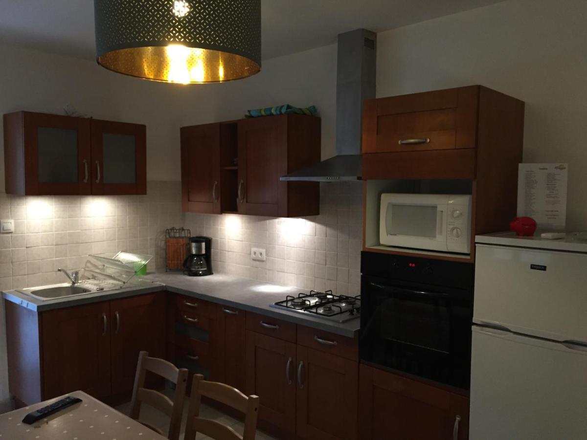 Gites Le Pressoir Vias Bagian luar foto