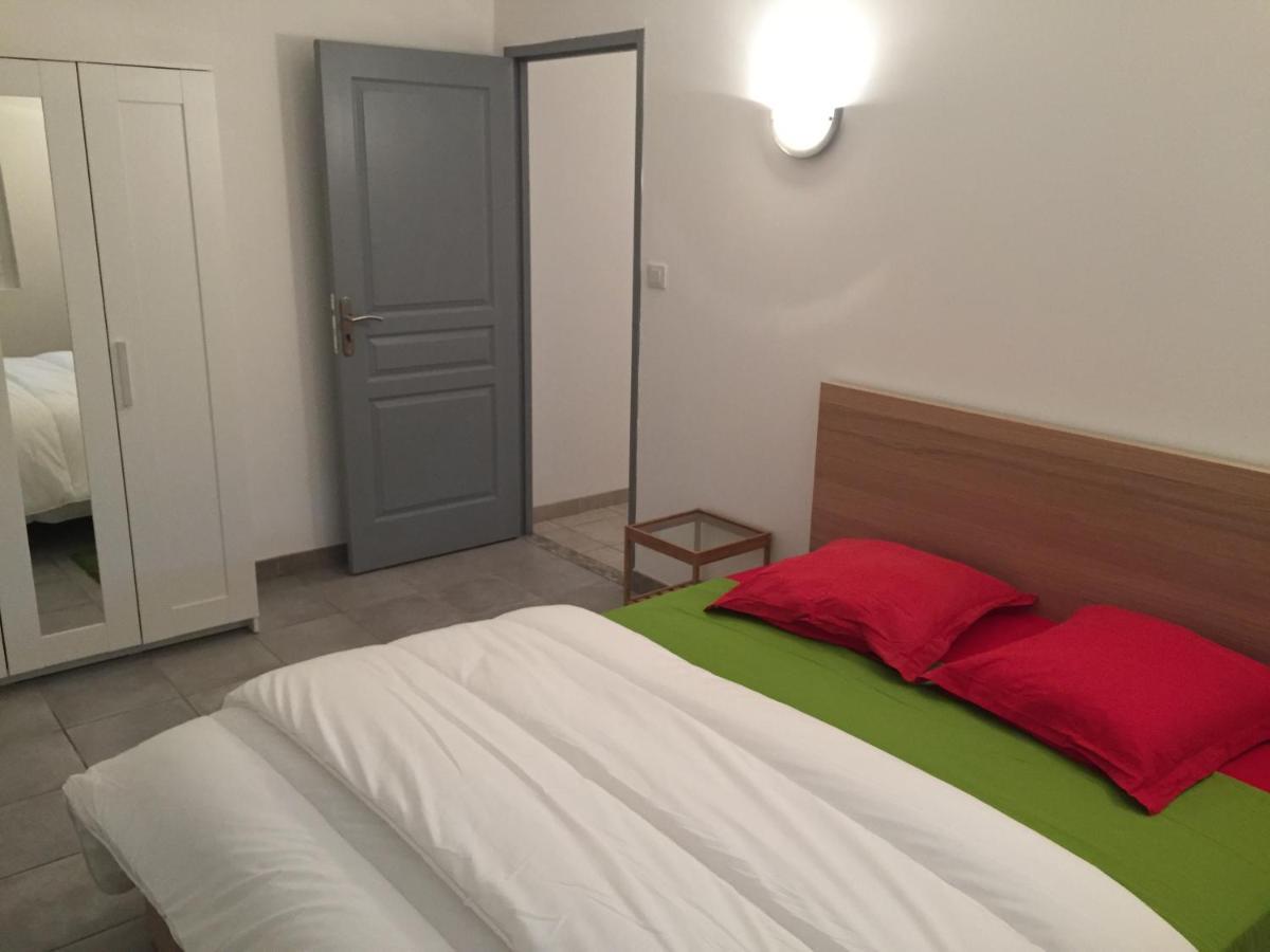 Gites Le Pressoir Vias Bagian luar foto