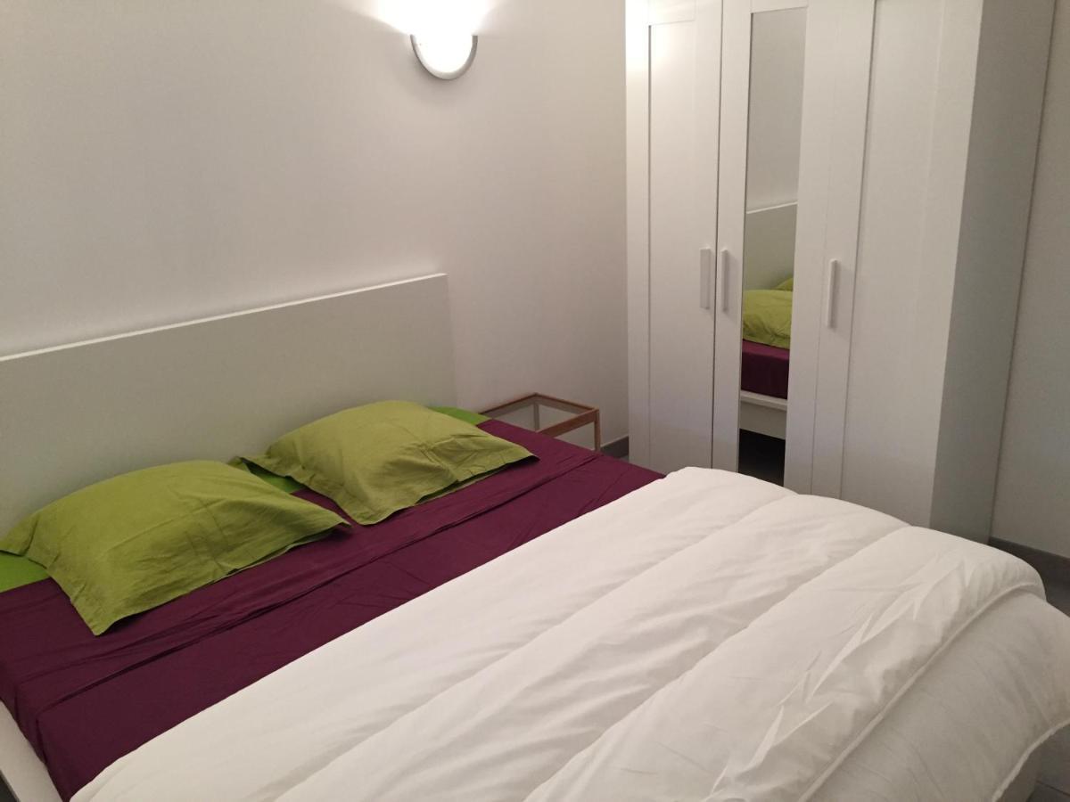 Gites Le Pressoir Vias Bagian luar foto