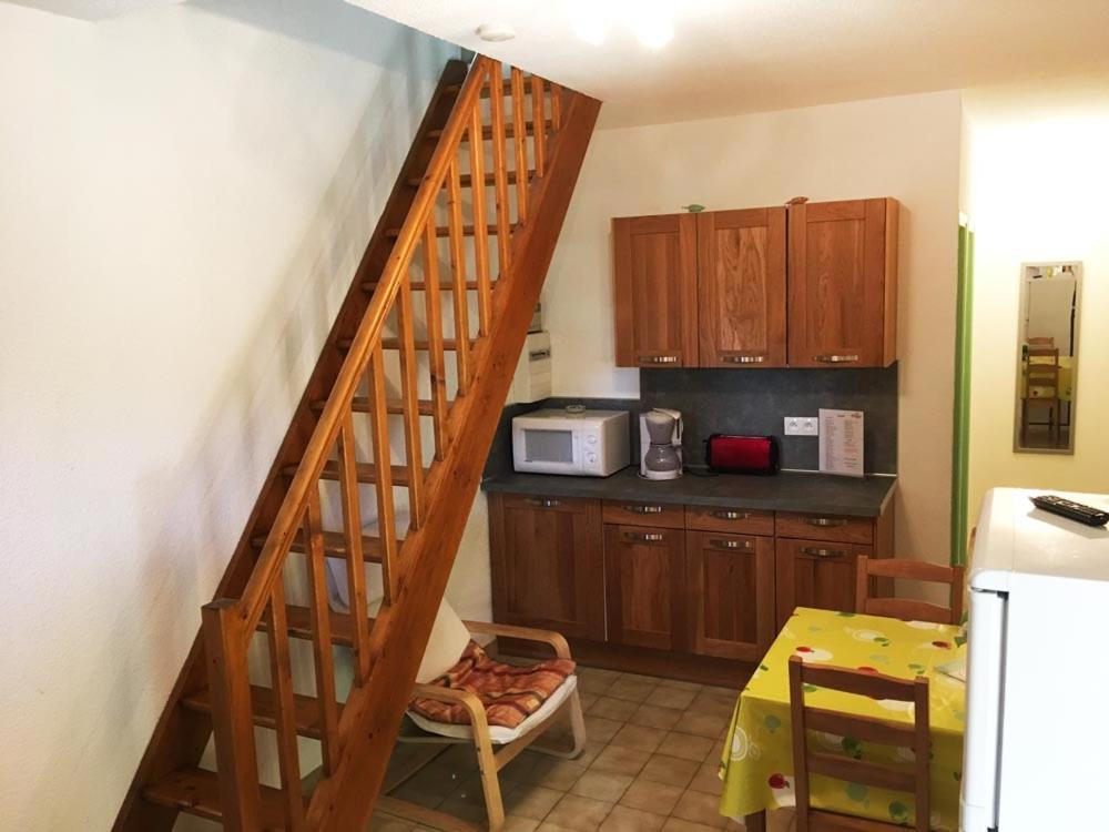 Gites Le Pressoir Vias Bagian luar foto
