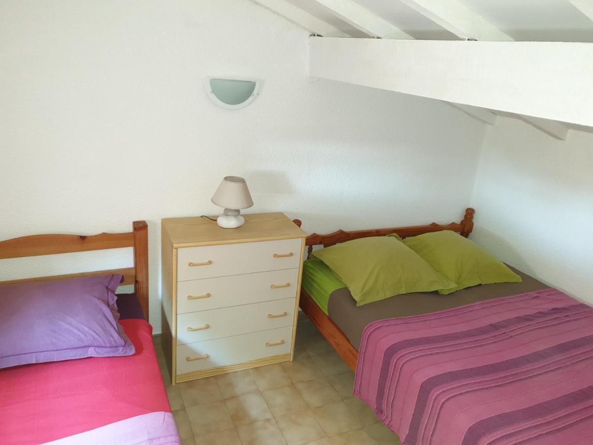 Gites Le Pressoir Vias Bagian luar foto