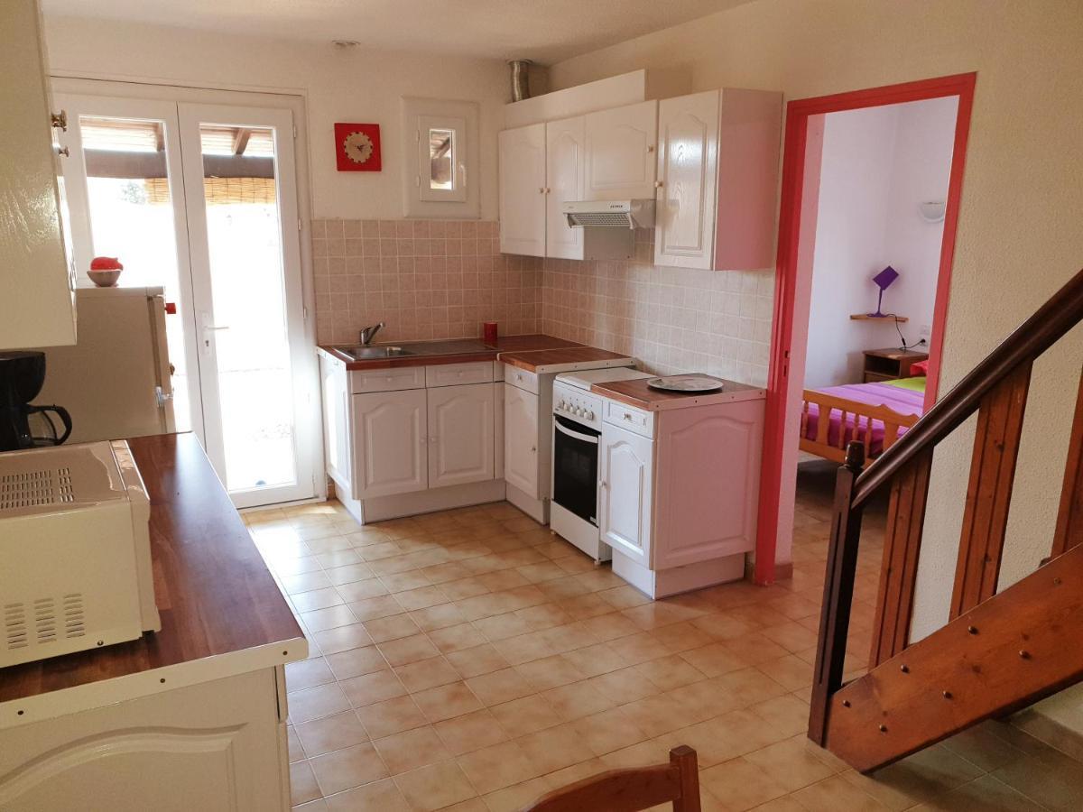 Gites Le Pressoir Vias Bagian luar foto