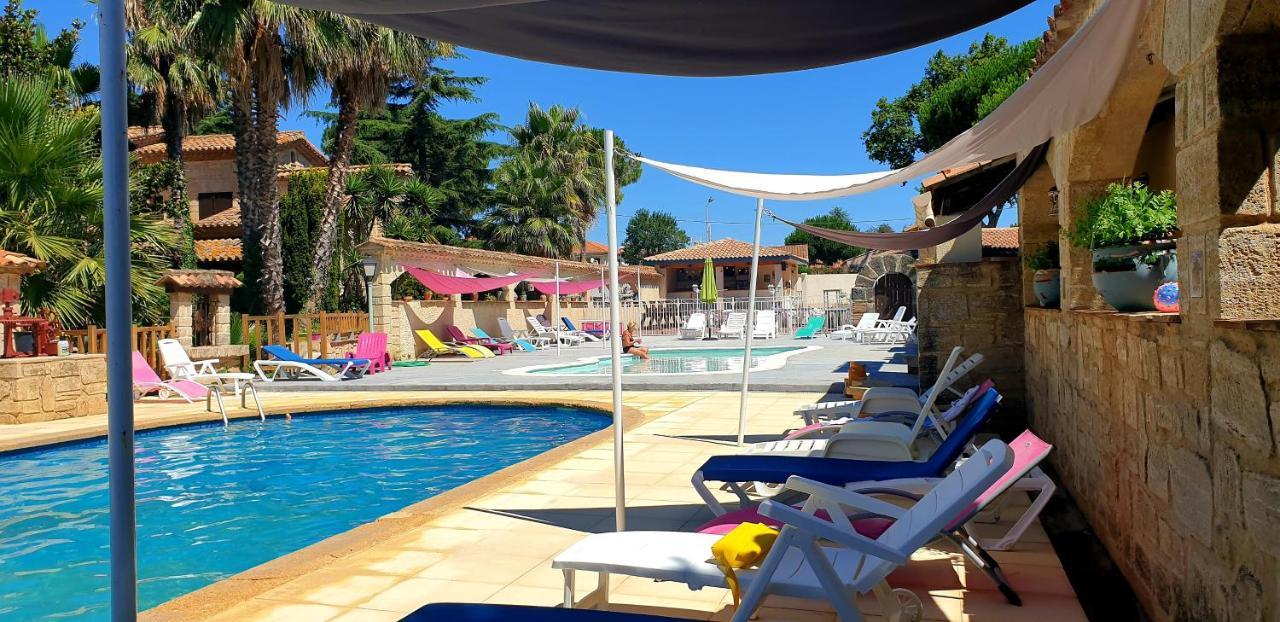 Gites Le Pressoir Vias Bagian luar foto
