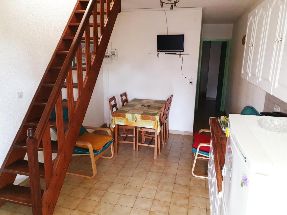 Gites Le Pressoir Vias Bagian luar foto