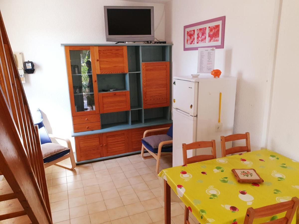 Gites Le Pressoir Vias Bagian luar foto