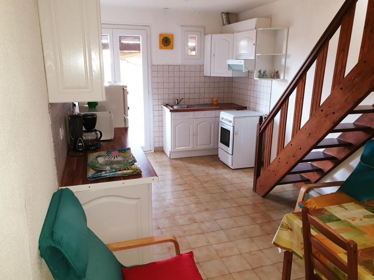 Gites Le Pressoir Vias Bagian luar foto