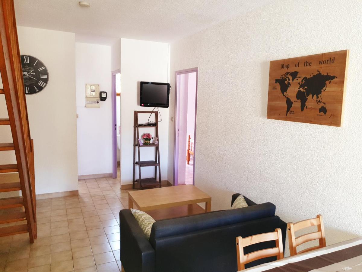Gites Le Pressoir Vias Bagian luar foto