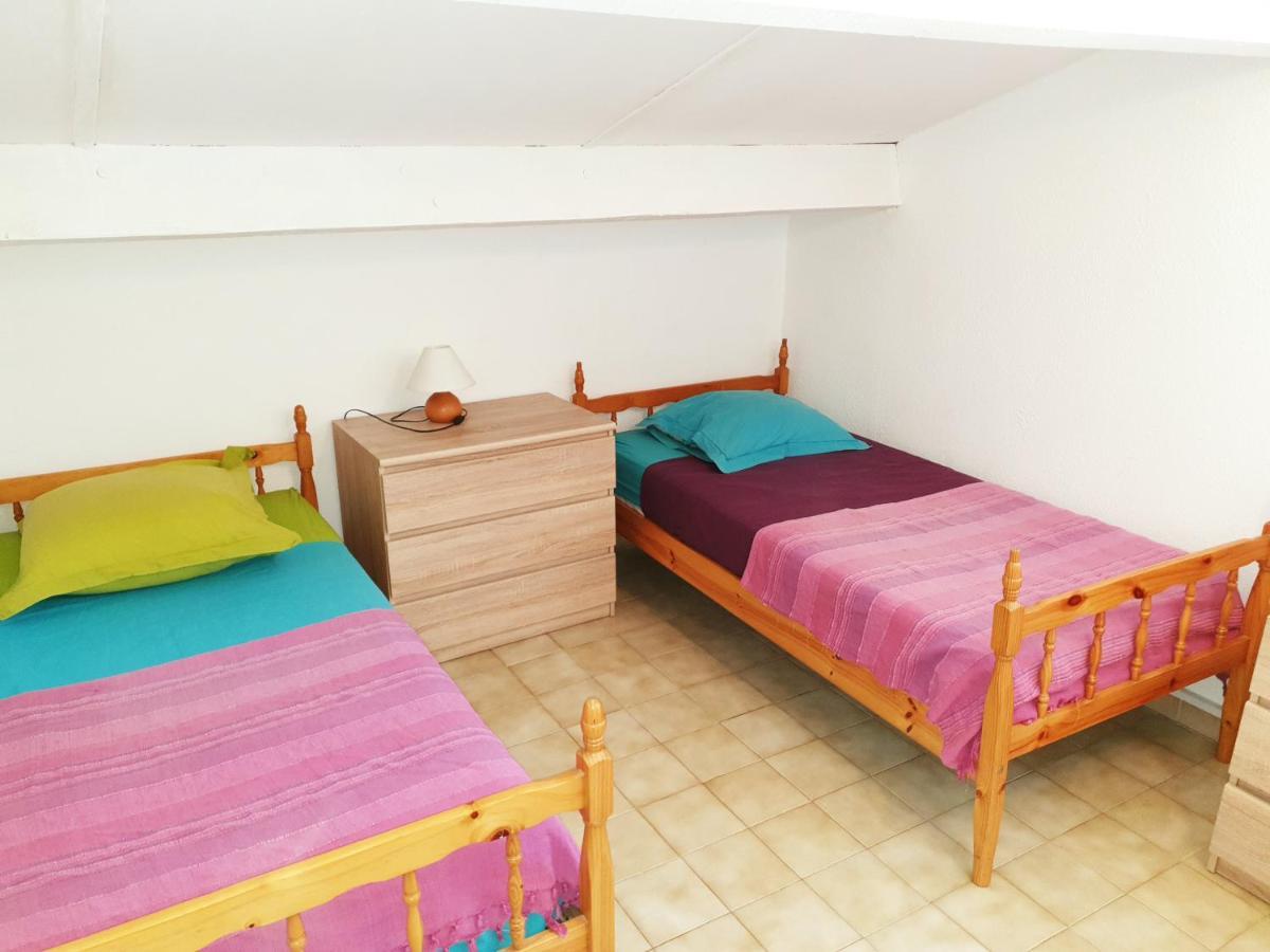 Gites Le Pressoir Vias Bagian luar foto