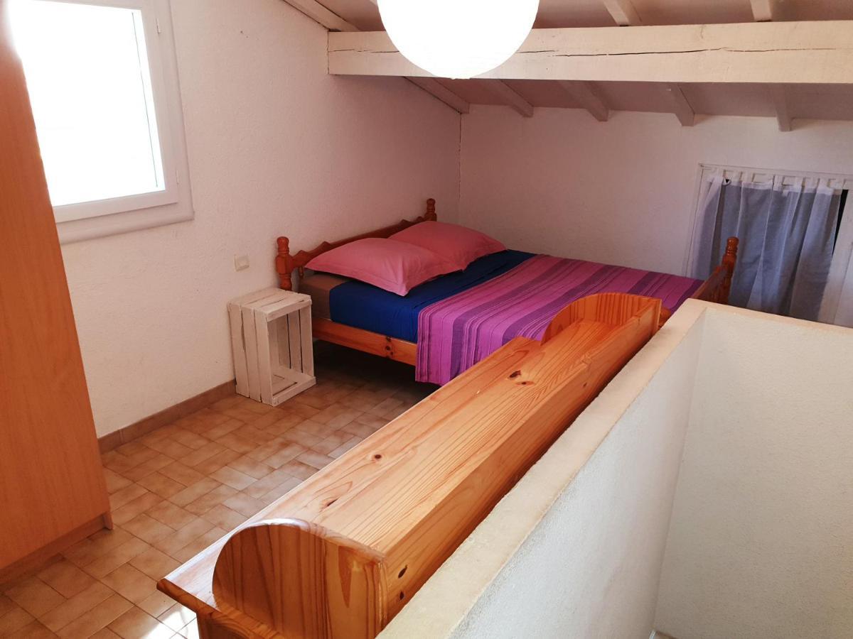Gites Le Pressoir Vias Bagian luar foto