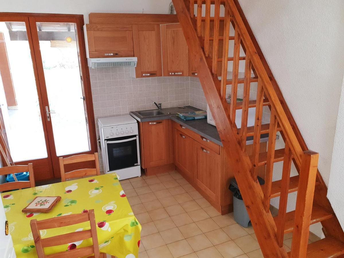 Gites Le Pressoir Vias Bagian luar foto