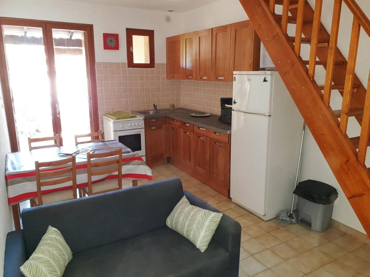 Gites Le Pressoir Vias Bagian luar foto