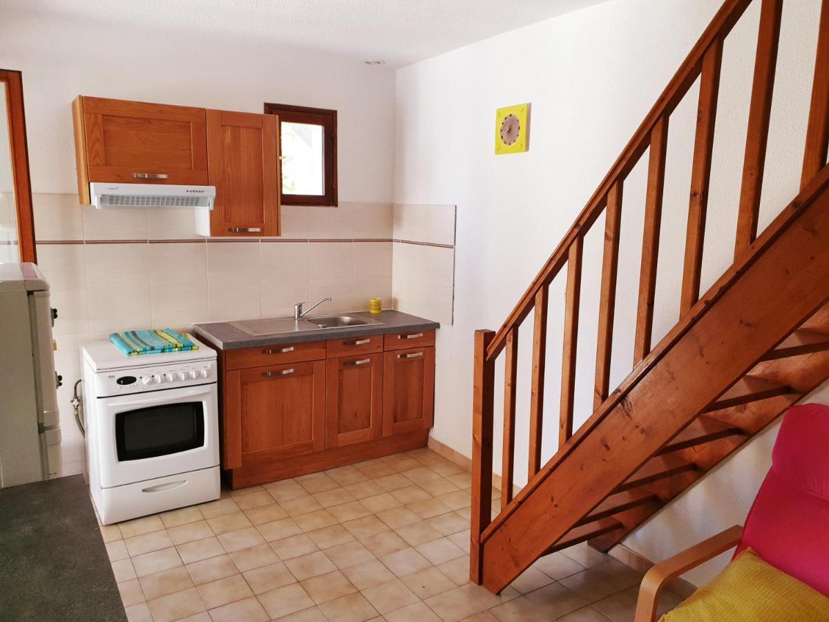 Gites Le Pressoir Vias Bagian luar foto