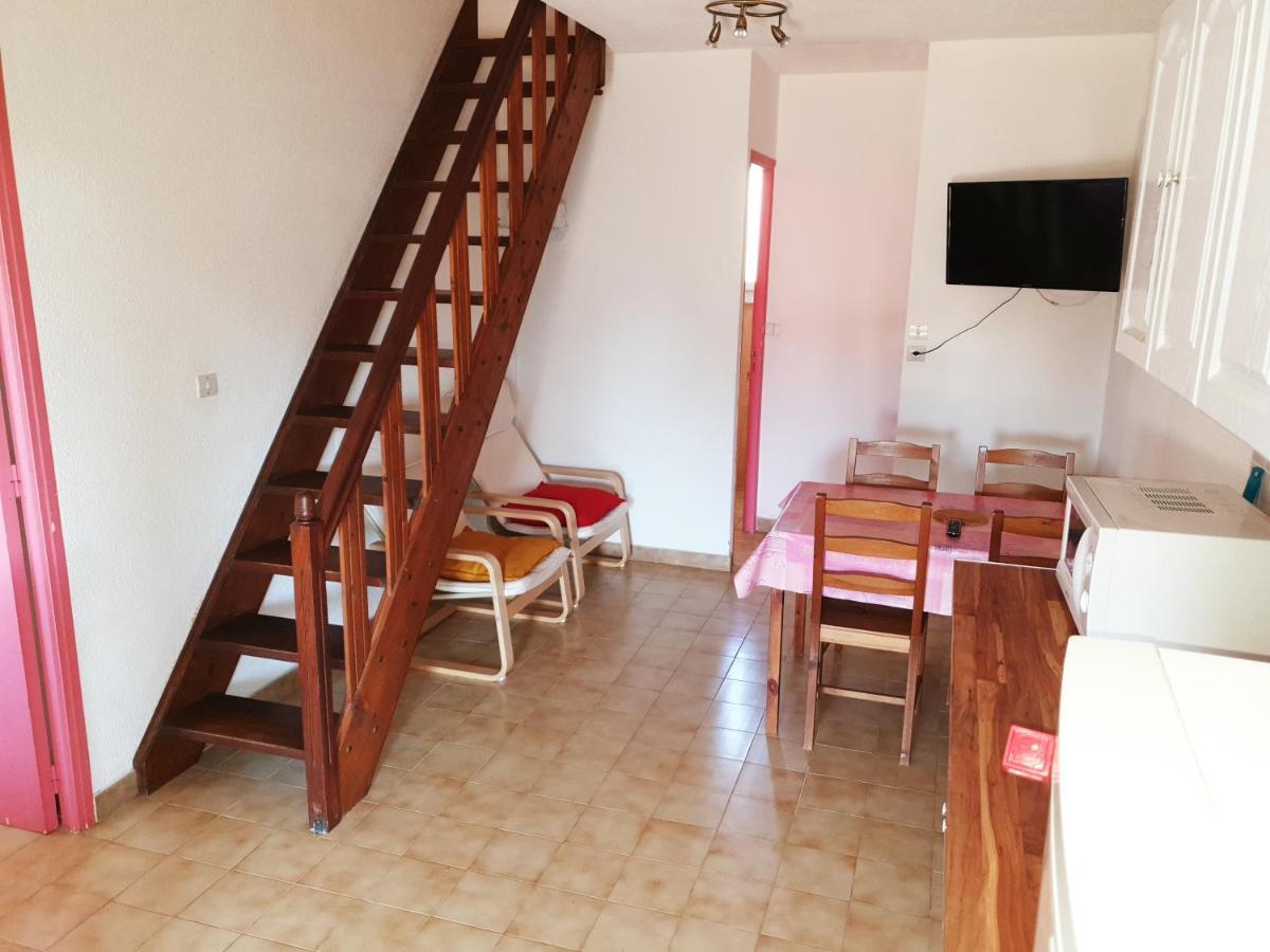 Gites Le Pressoir Vias Bagian luar foto