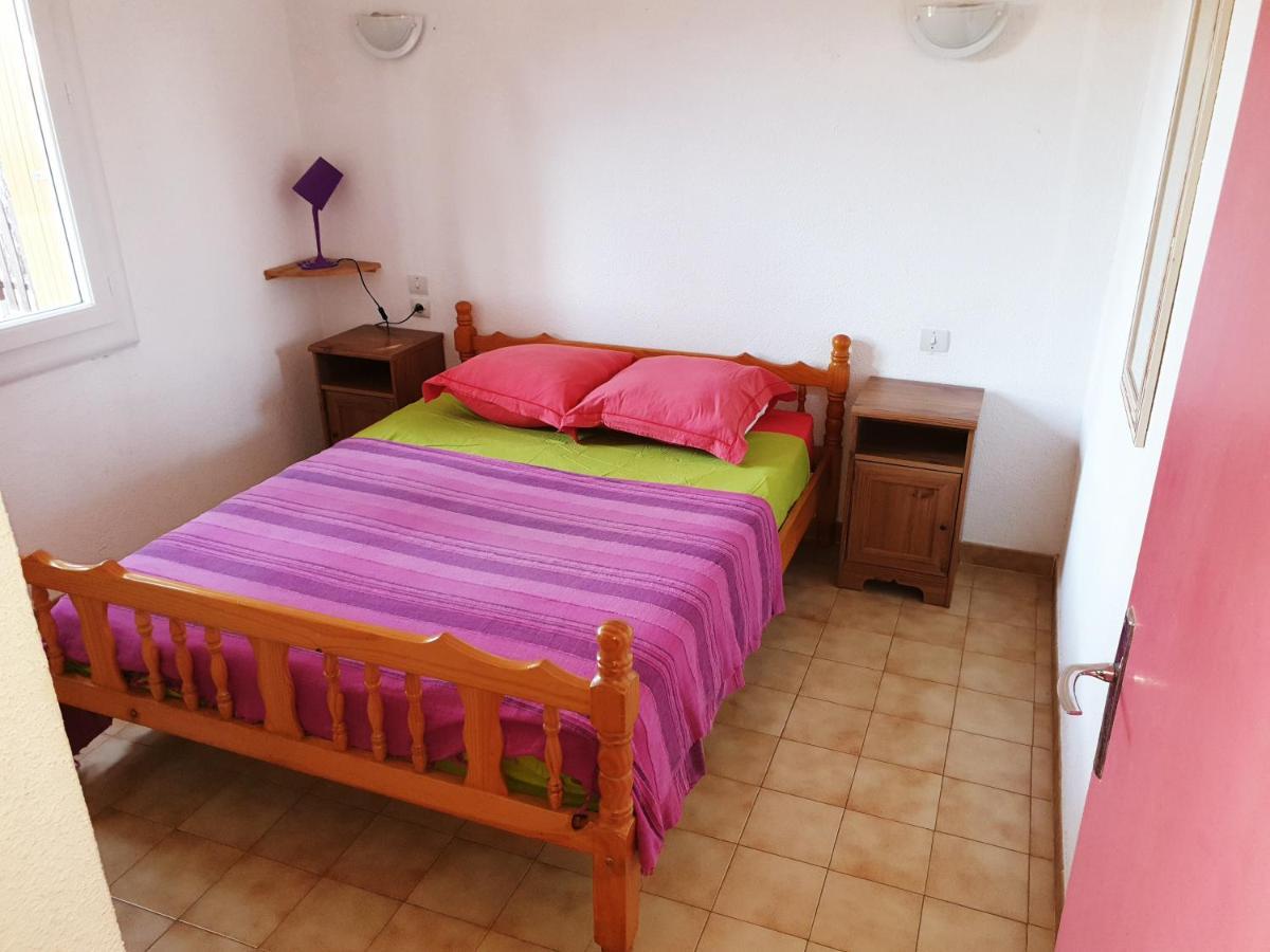 Gites Le Pressoir Vias Bagian luar foto