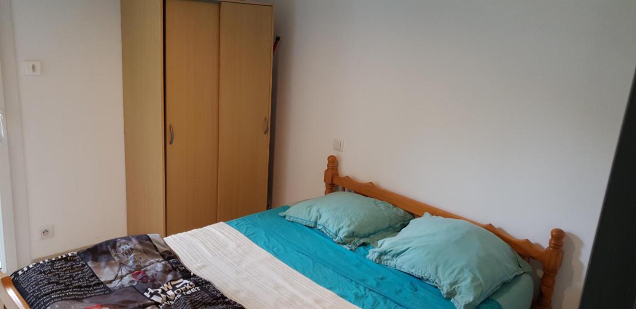 Gites Le Pressoir Vias Bagian luar foto