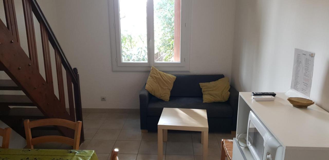 Gites Le Pressoir Vias Bagian luar foto