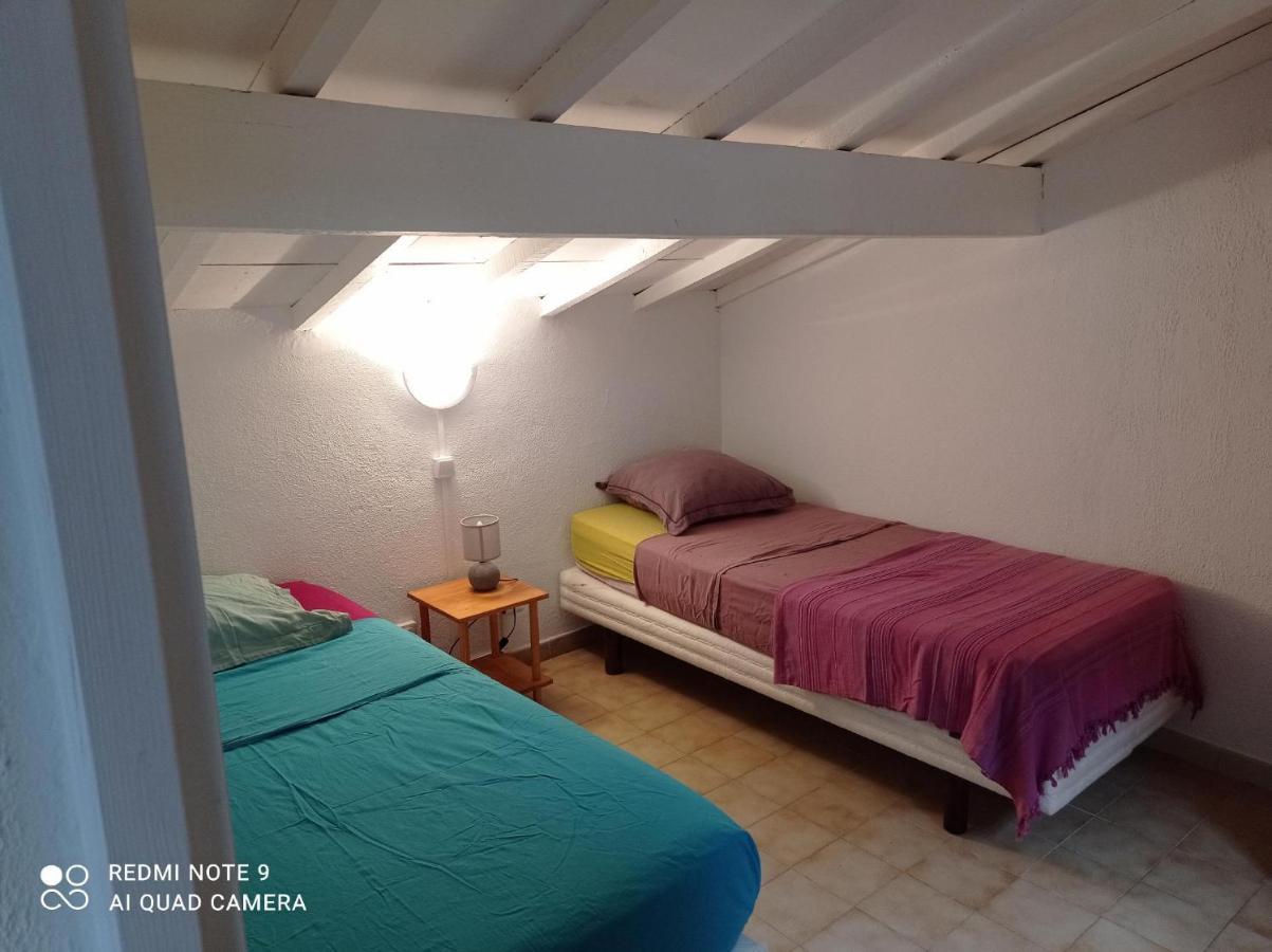 Gites Le Pressoir Vias Bagian luar foto