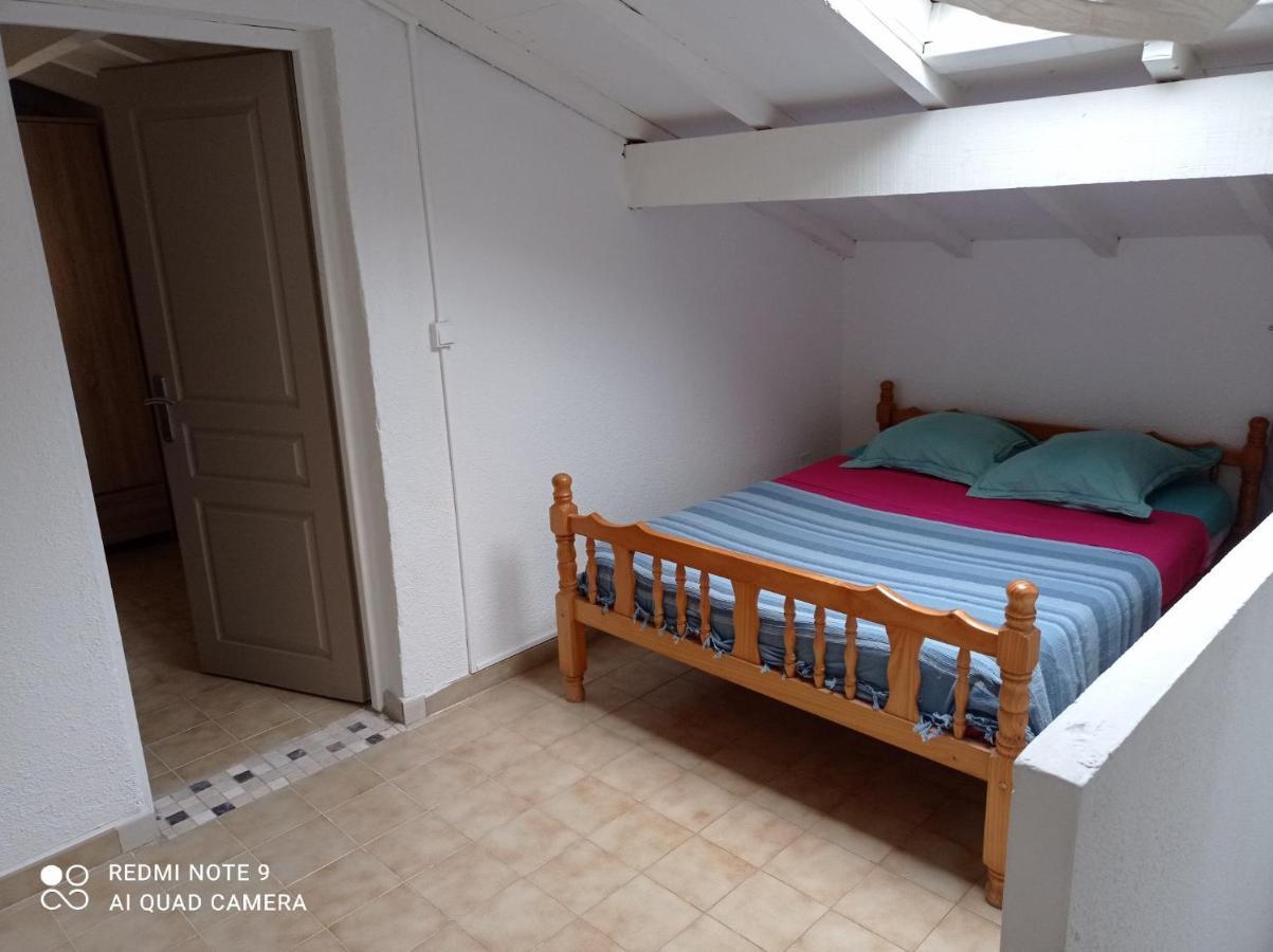 Gites Le Pressoir Vias Bagian luar foto