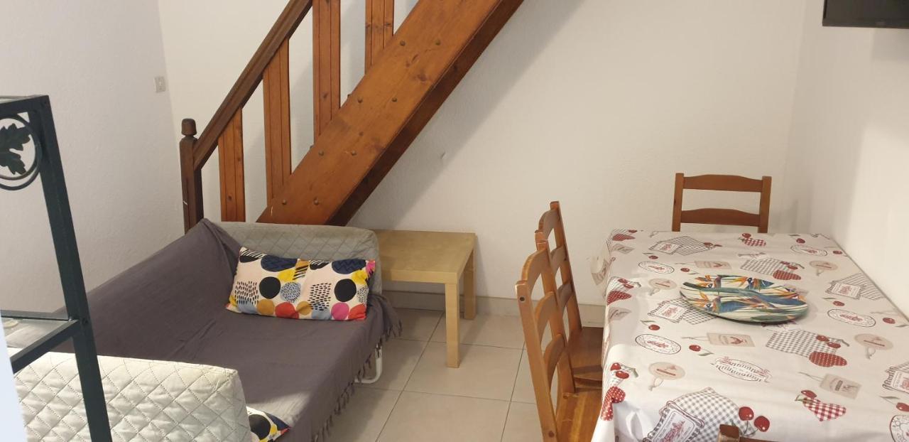 Gites Le Pressoir Vias Bagian luar foto